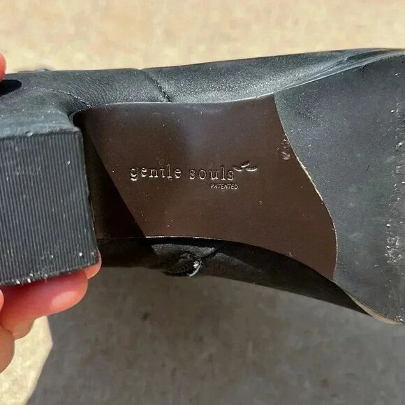 Gentle Souls Booties - Picture 8 of 11